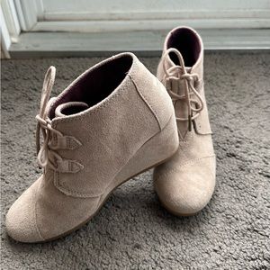 Toms Desert Taupe Suede Booties - Size W9.5